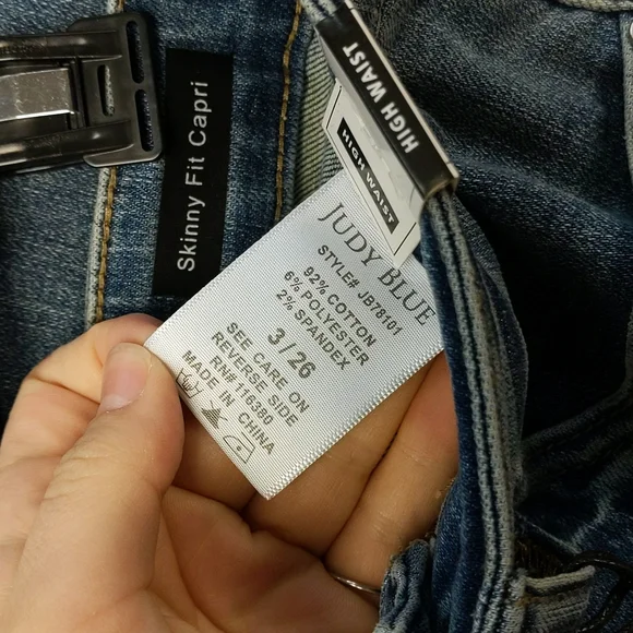 Judy Blue Midrise Capri Cuffed Jeans - Picture 5 of 5